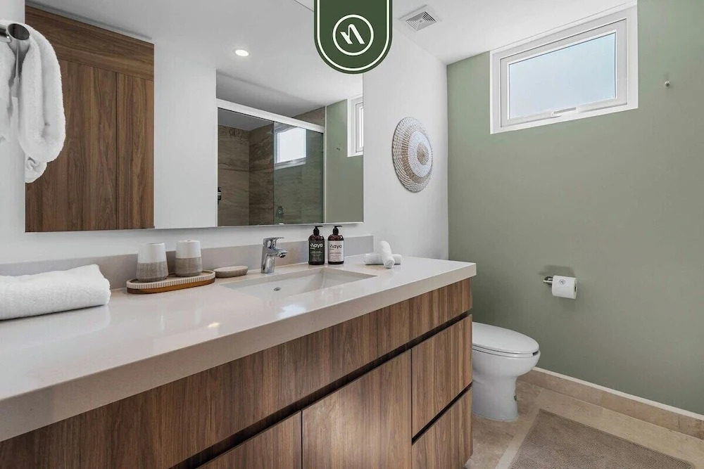 Beatiful Oceanview 1 BR Condo - Pool - Beach