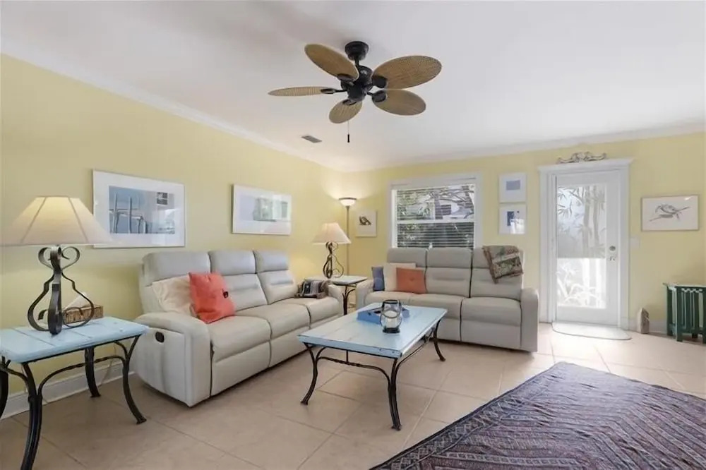Island Haven 2 Bedroom Home by RedAwning