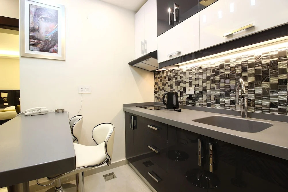 Palm Ville Suites