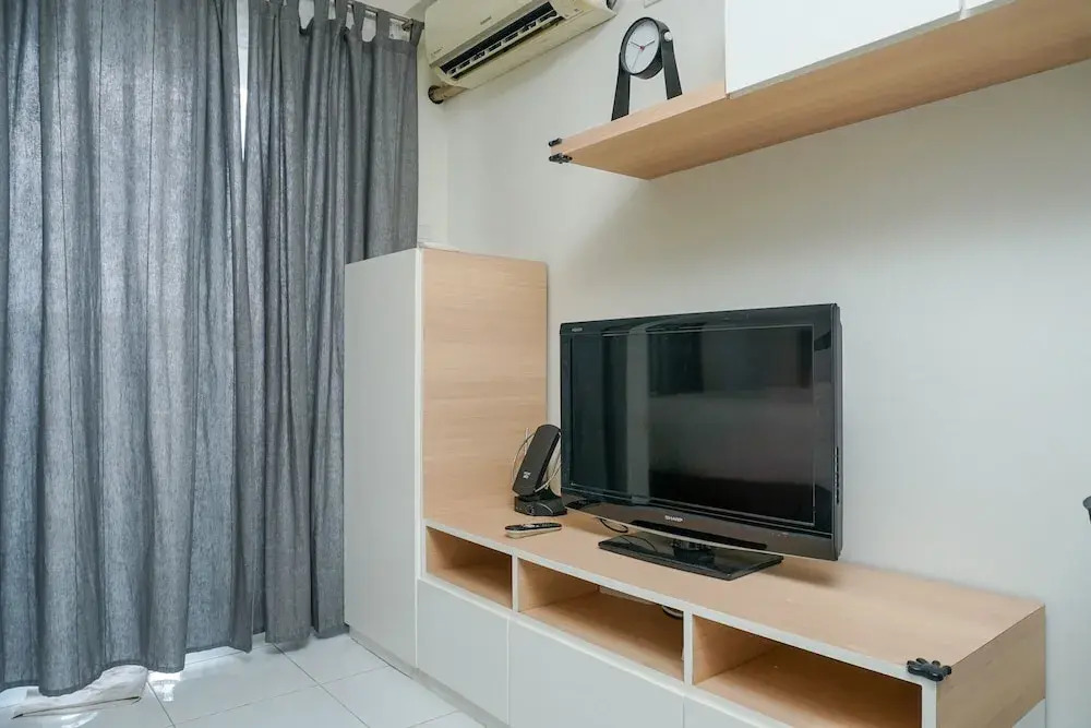 Best Spacious Studio Belmont Residence Puri Apartment
