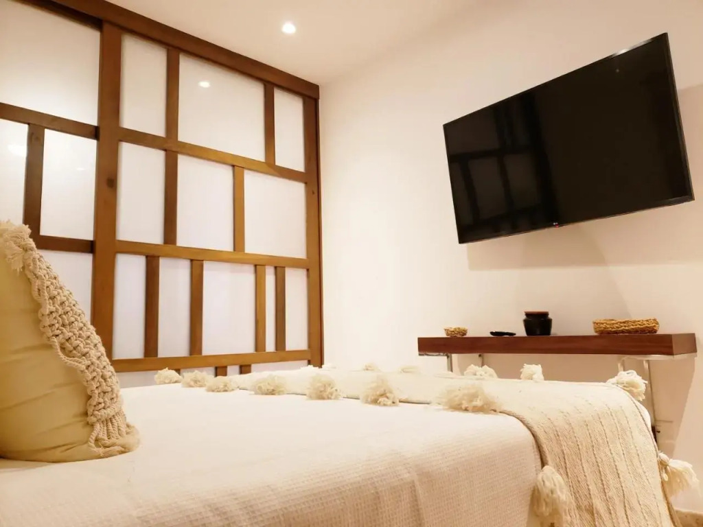3BDR 3BTH Walk to Beach Pool On site Downtown Condo Natz Ti Ha K201