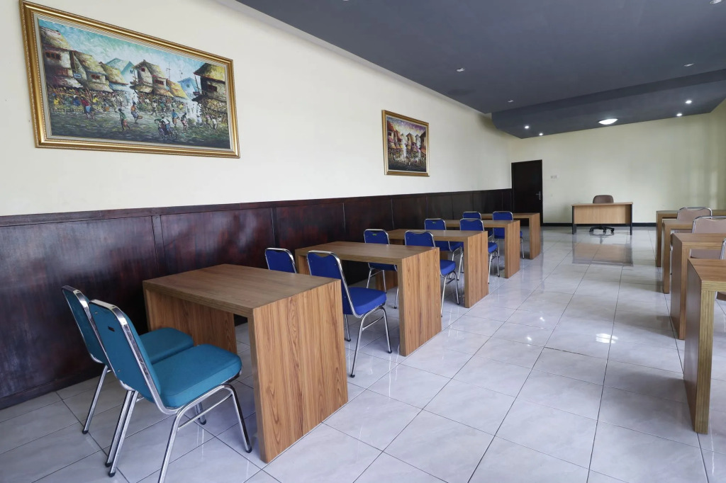 RedDoorz Plus near Universitas Indonesia