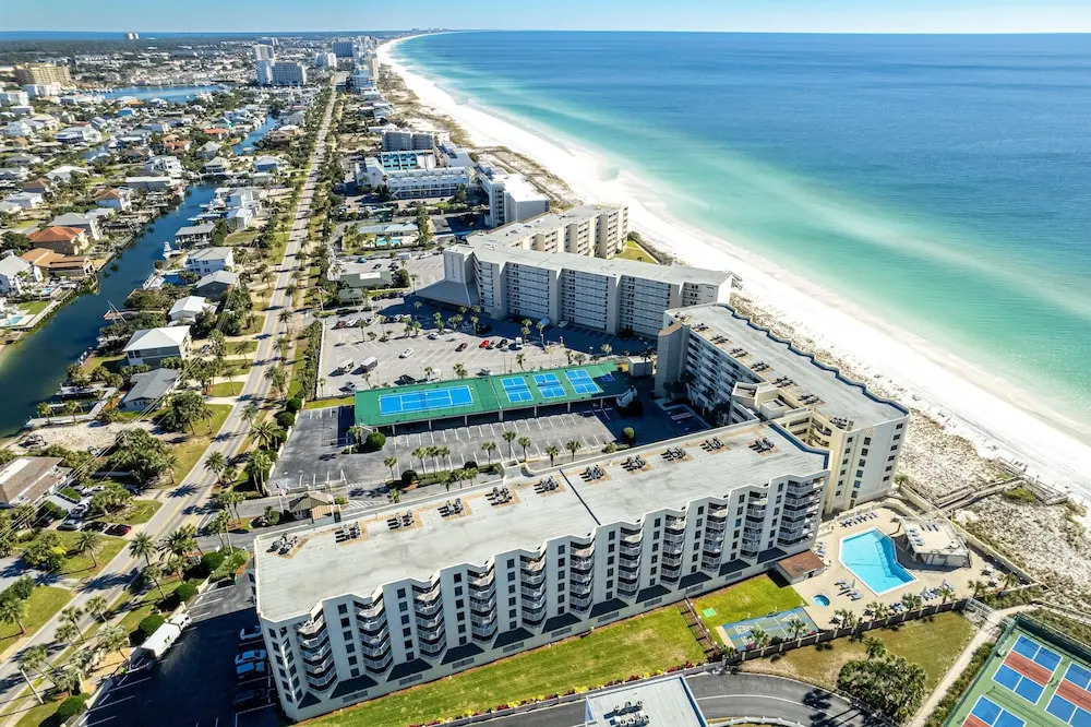 Inlet Reef 419 3 Bedroom Condo by RedAwning