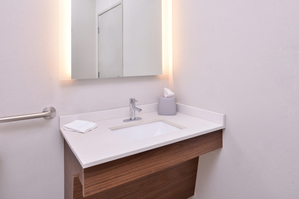 Holiday Inn Express & Suites Elgin By IHG