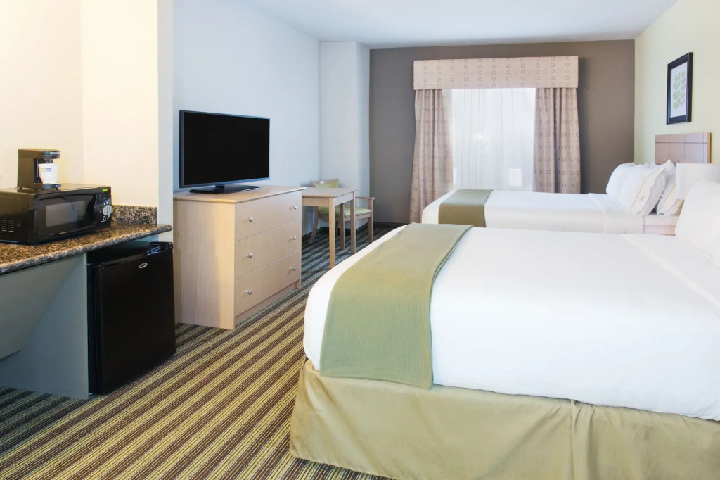 Holiday Inn Express Hotel & Suites Alvarado by IHG