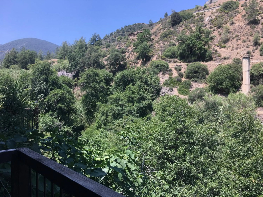 Linos Inn