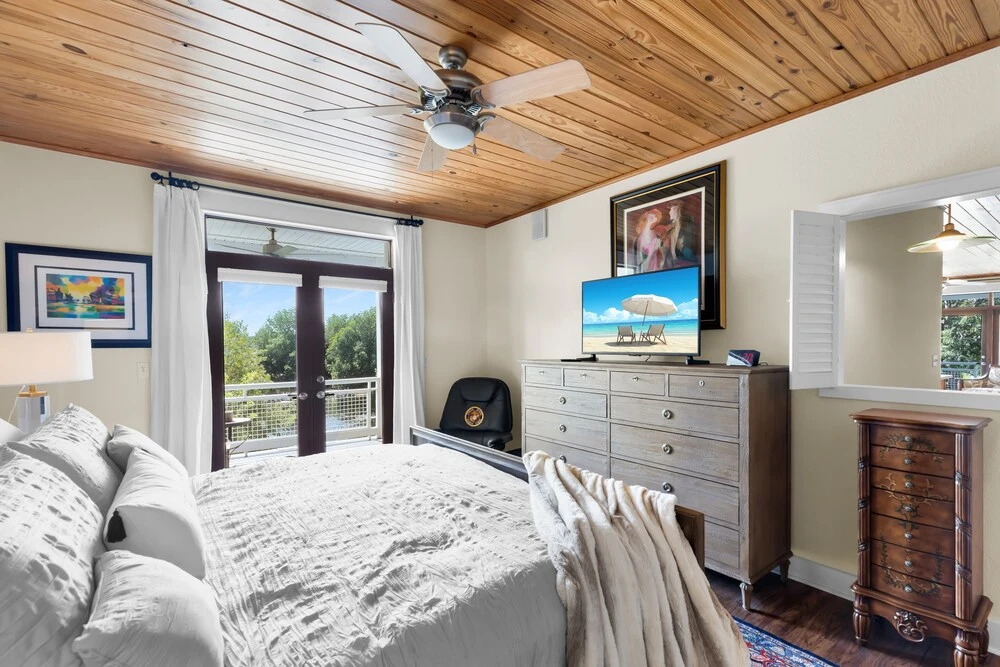 Beautiful Home Located In Venetian Shores Neighborhood 2 Bedroom Home by RedAwning