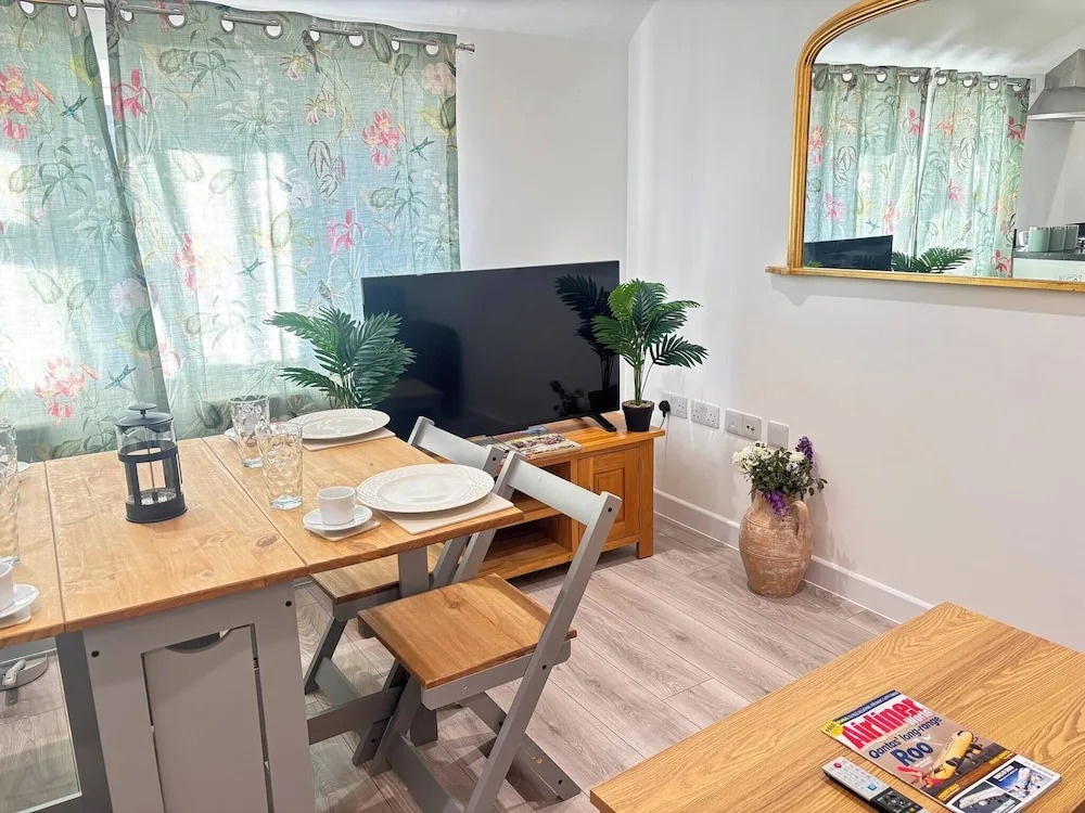 Bright Cozy 2 Bedroom Apartment in Oxford