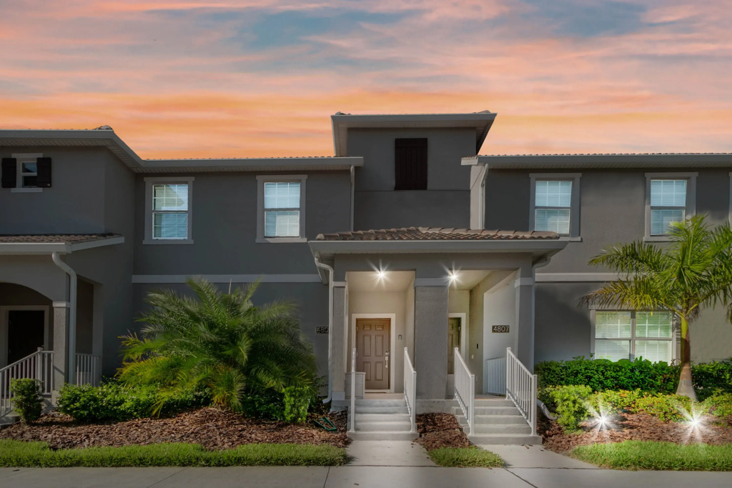 4 Bd 3 Ba Storey Lake 4809 Ll