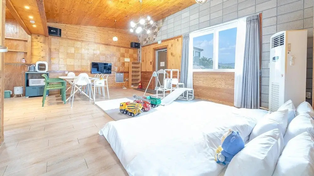 Yeosu Hi Mom Kids Family Pension Black