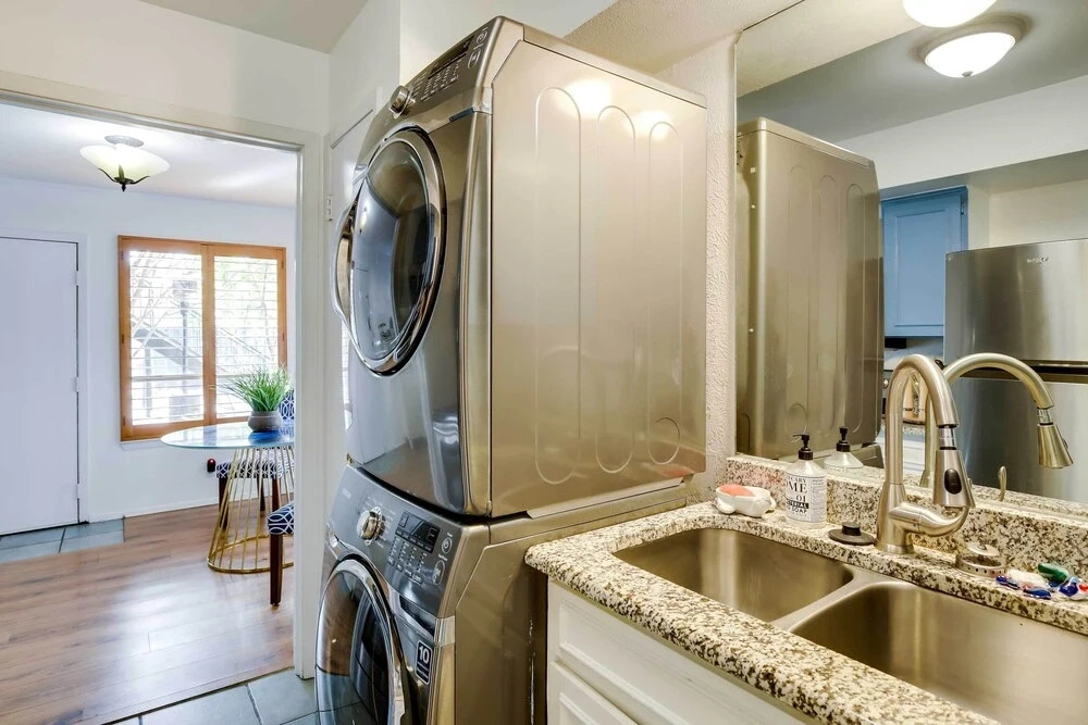 Stylish Condo w/ Pool in Knox Henderson!