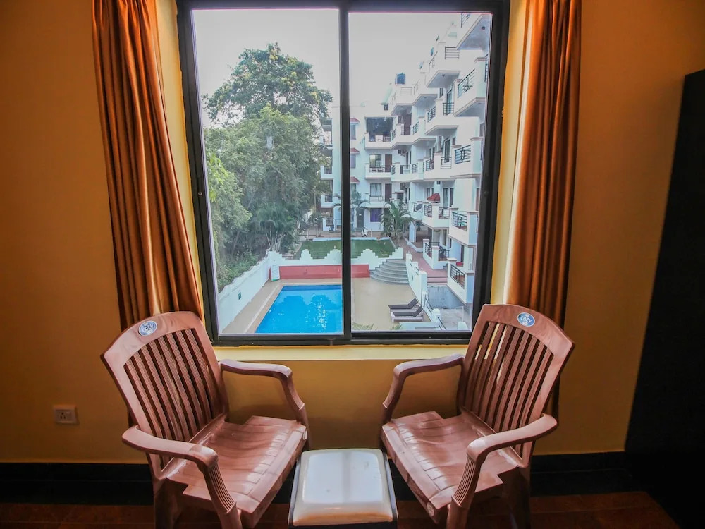 OYO 10726 Home Modern Pool View 2BHK Vagator