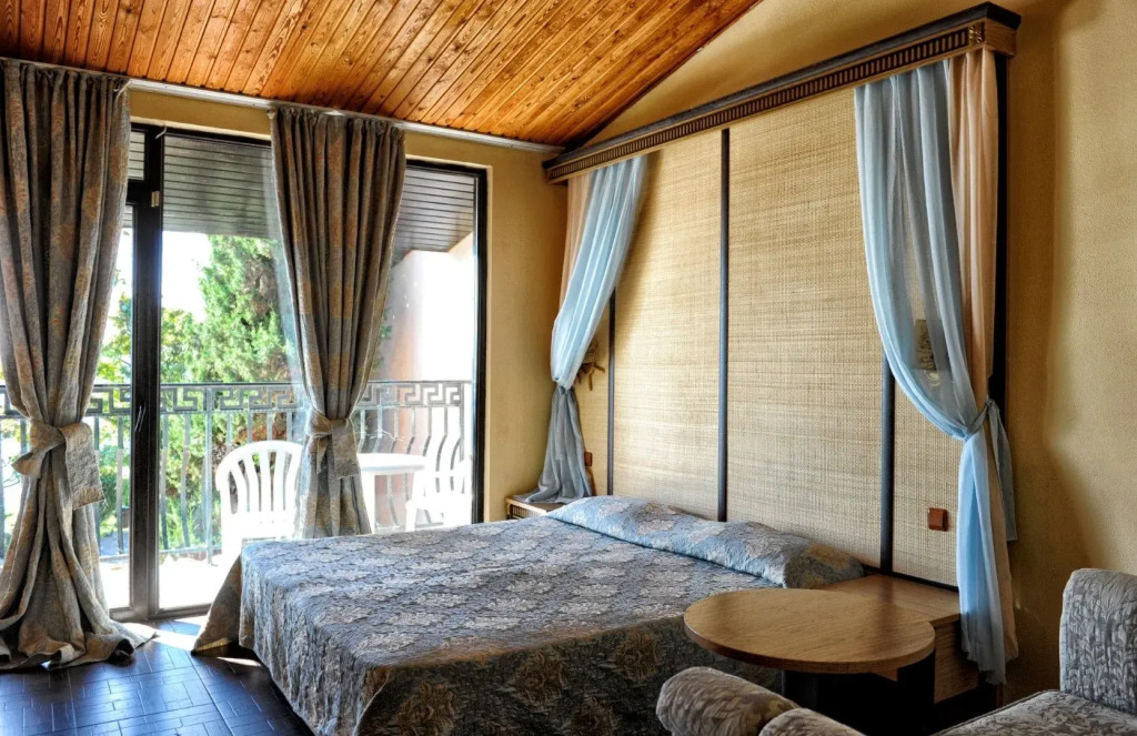Elenite Holiday Village