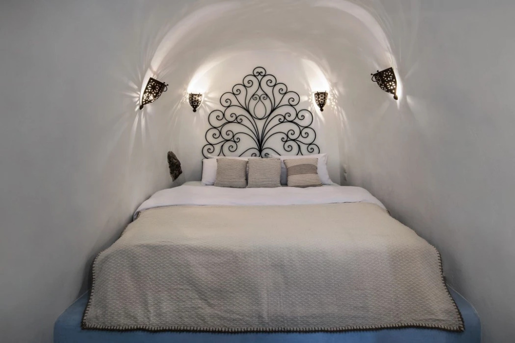 Dandy Cave Villa - Romantic Private & Luxurious - Waterfall Pool - Hot Tub -Up to 8 People