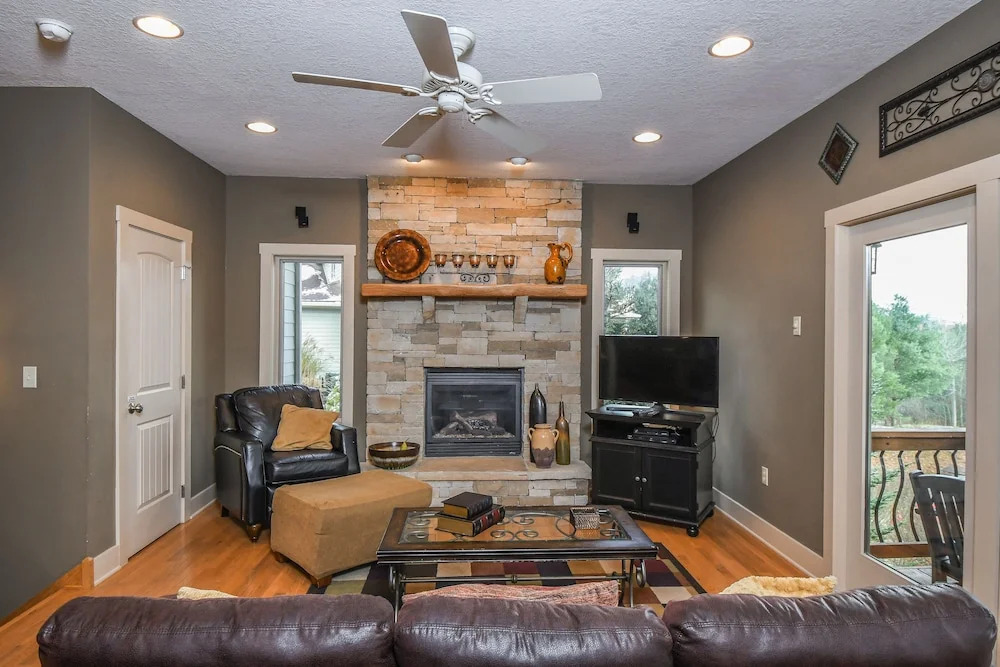 Breathe Easy 5 Bedroom Townhome