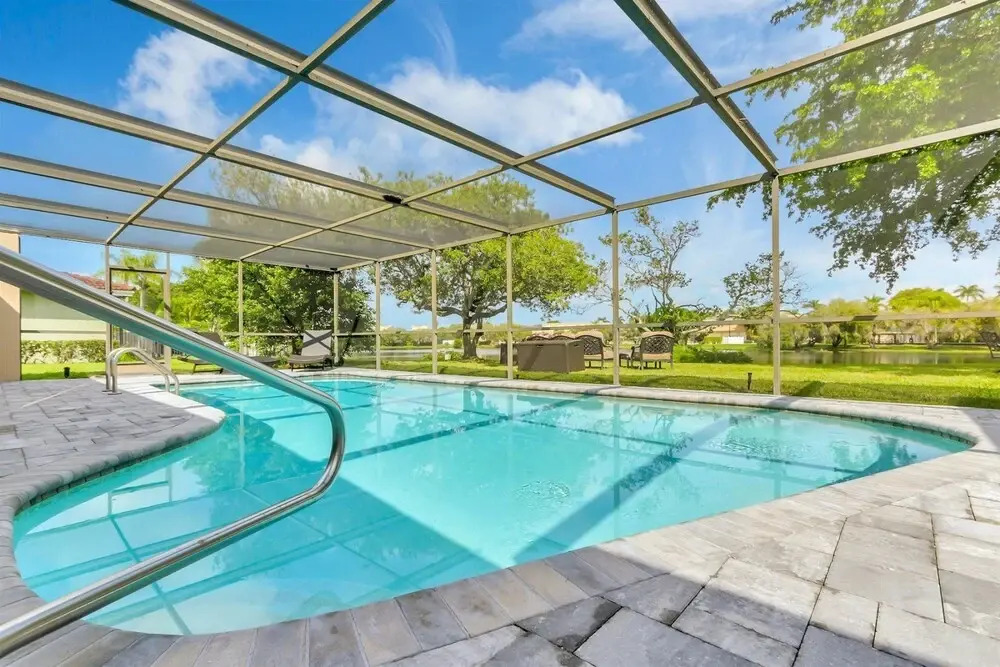 Watersedge - Private & Sanitized, Self Check-in. Perfect for Social Distancing & Working From Home. Private Pool, Pet Friendly. Super-host Support