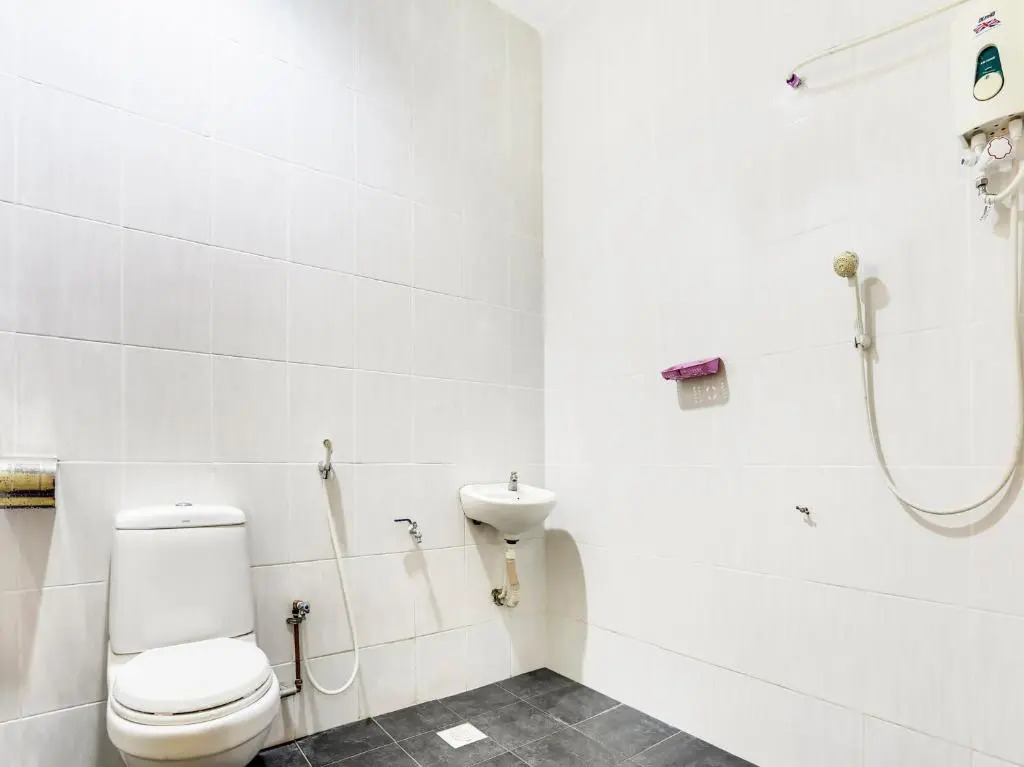 OYO 89615 T Family Hotel