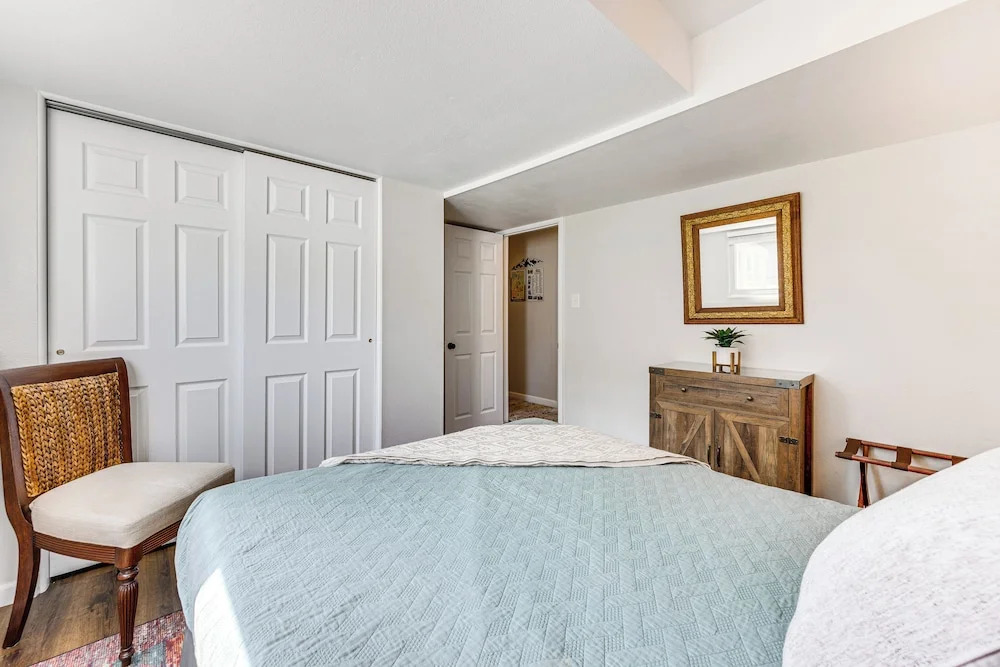 Hillside Place w/ Mountain Views ~ 8 Mi to Dtwn!