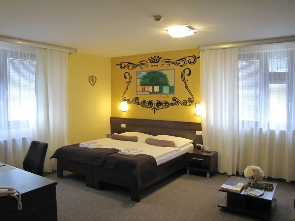 Grand Hotel Senica, Garni