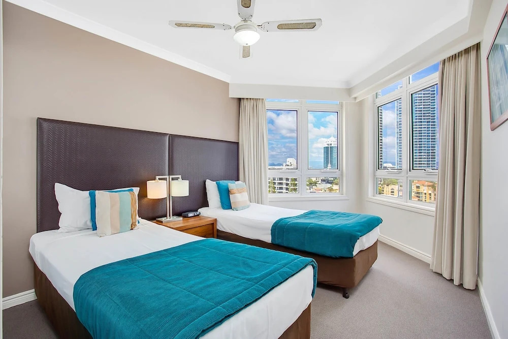 Soul Surfers Paradise 3 Bedroom Beach Apartment