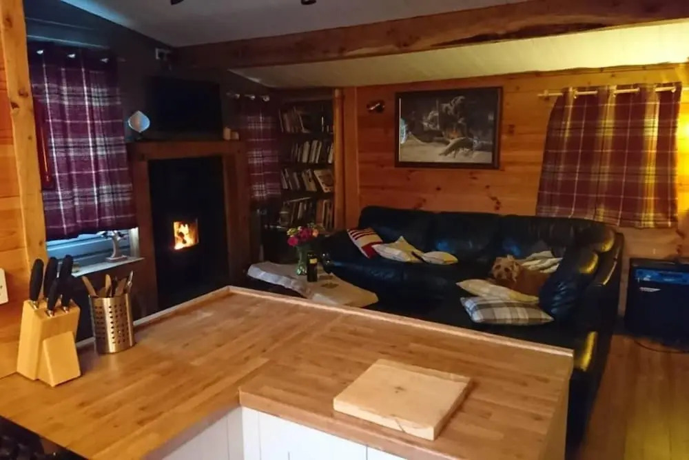 Sutton Coldfield 2-bed Caravan, Parking & Bar-b-q