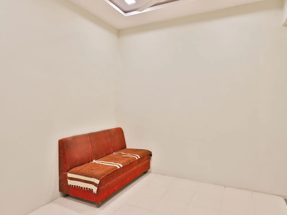 OYO 13598 Chandra Villas