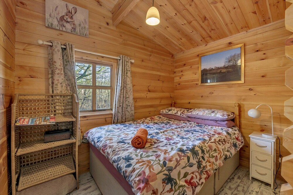 Lodge in Suffolk Near Scenic Trails