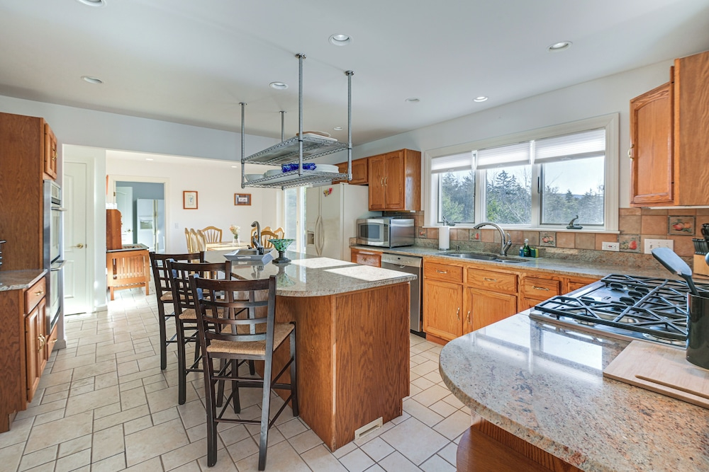 Acadia Adventure Base: 4,500-sq-ft Group Getaway