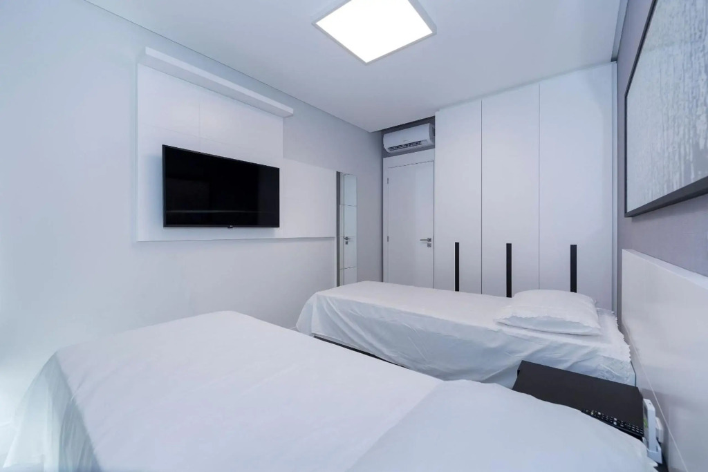 Adra 102 - Apartamento no centro de Bombinhas - Finamente mobiliado e decorado - Rooftop com piscina e academia - À poucos metros da praia