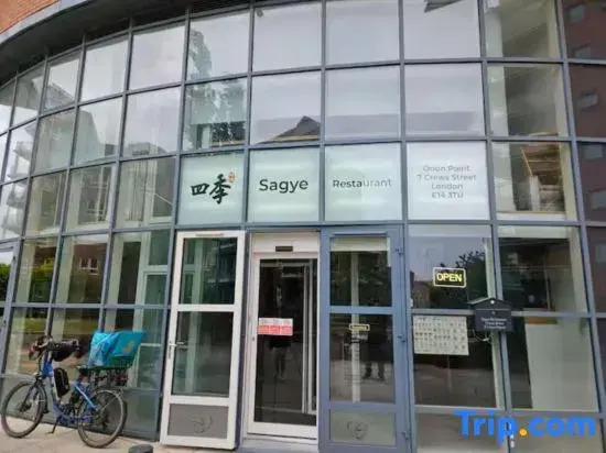 Stunning London 2 Bedroom 2 Balcony Apartment with Thames River & City Views Sleeps 6