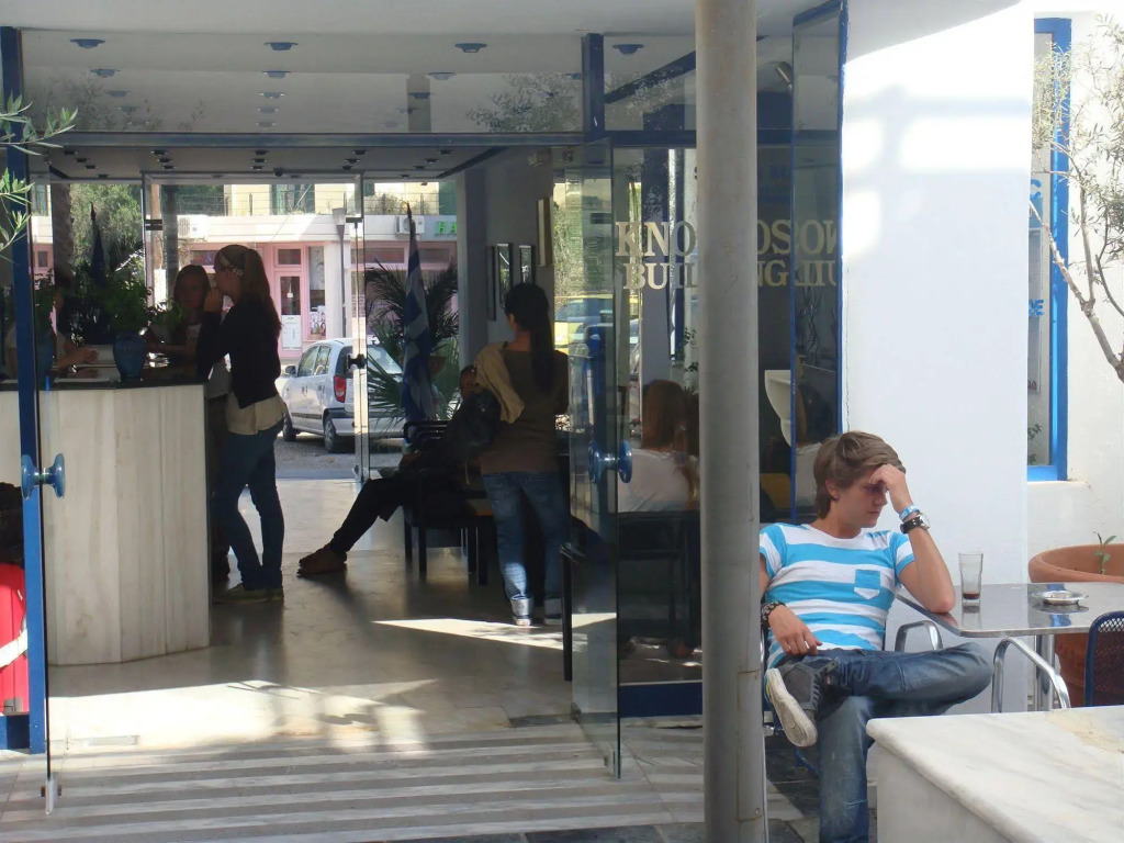 Kassavetis Center - Hotel Studios & Apartments