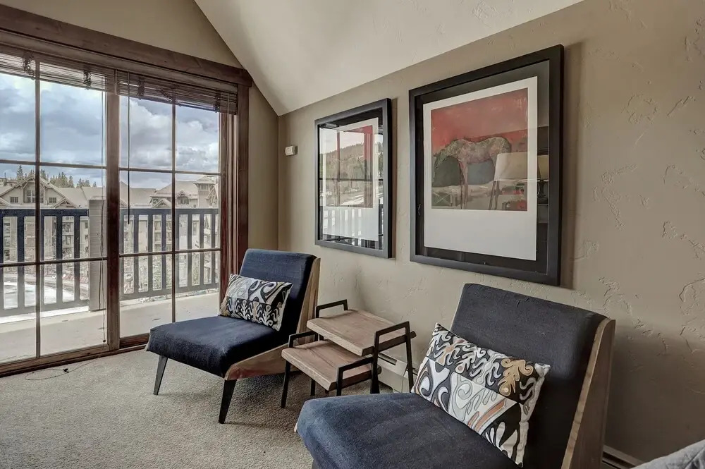 Ski-In, Ski-Out Luxury 4 Bdrm/4 Bath on Peak 7 Condo