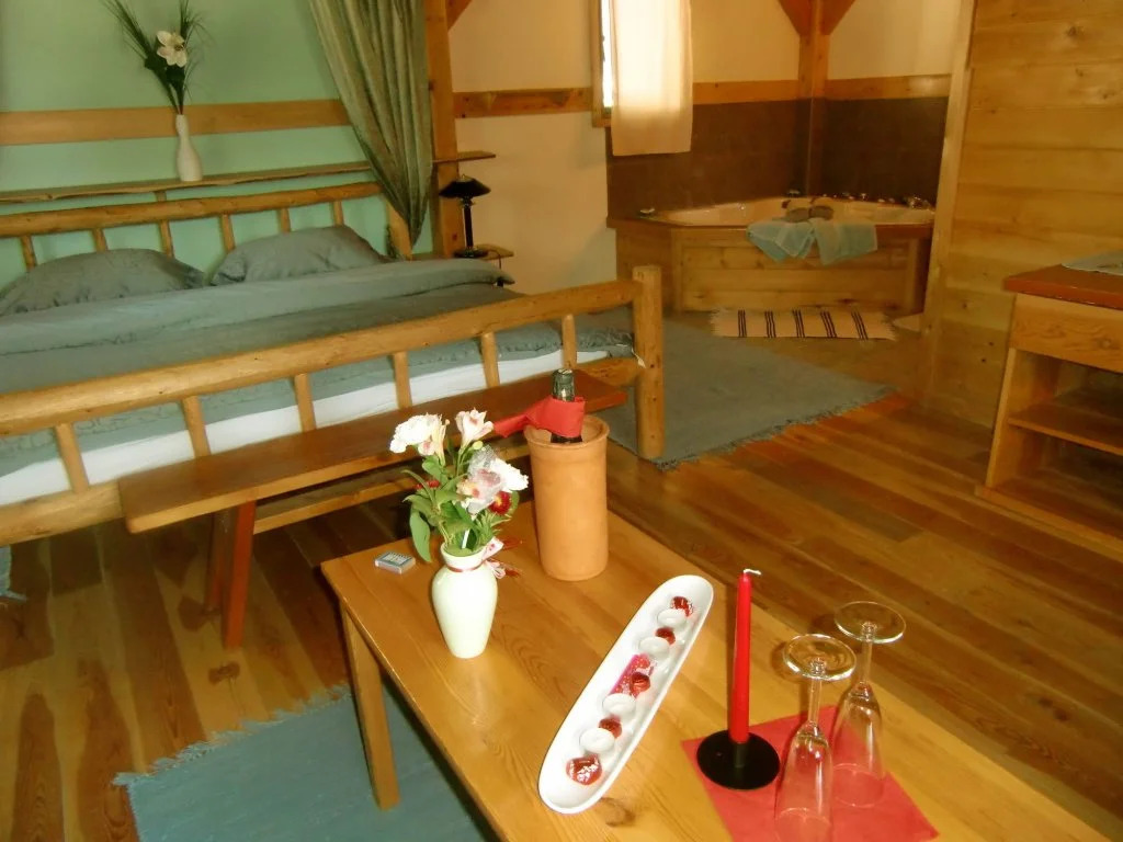 Alexa Chalets - Timber Inn & Restaurant