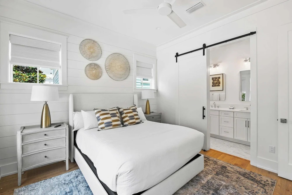 Beautiful Seacrest Home, Sleeps 16 - Lagoon Pool and Beach Tram Service