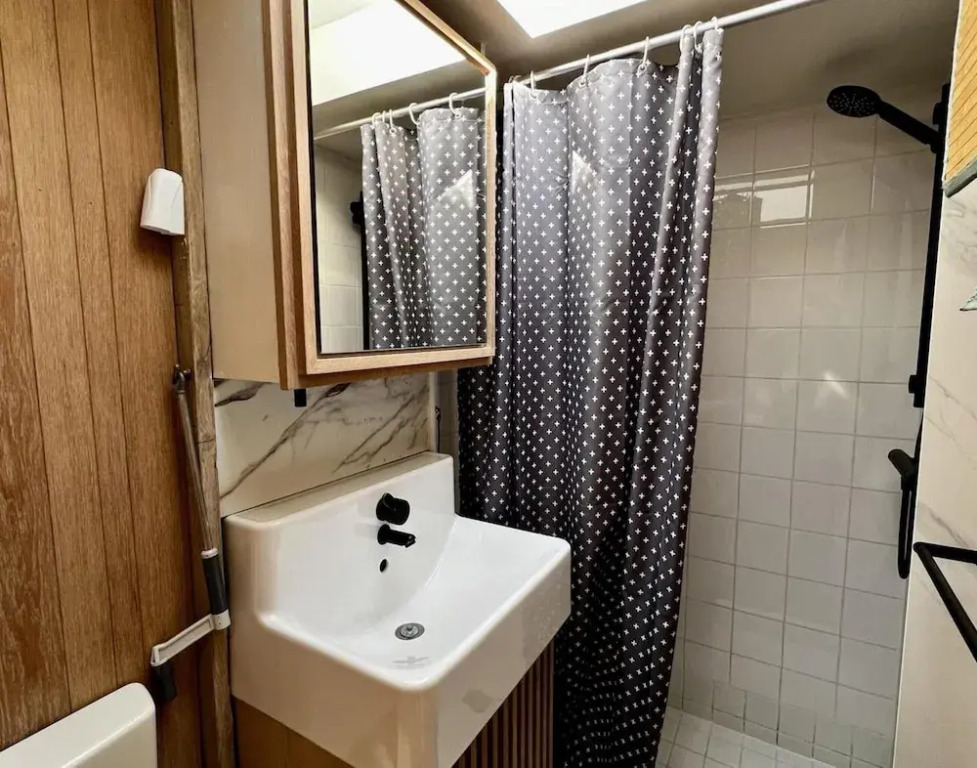 Chalet for Four Guests Near Beach