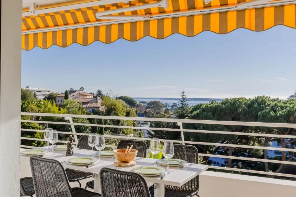 SERRENDY Splendid 3-bedroom apartment within an upscale