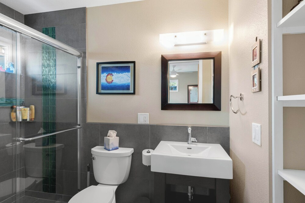 Hot Tub Soaks & Foodie Strolls! Berkeley Area Base