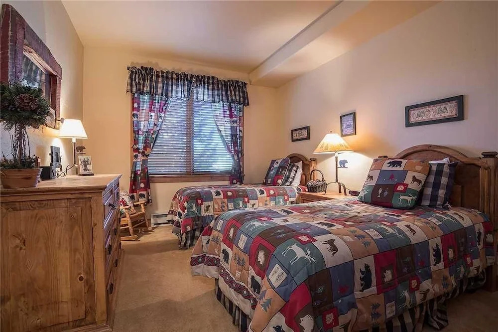 Tl2205 Beautifully Appointed Vacation Home! Just Steps From Outdoor Activities!