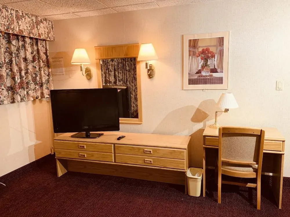 Coliseum Inn & Suites-Garden City Long Island