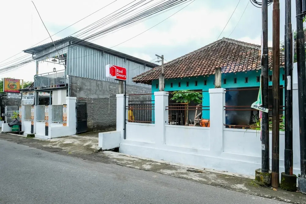 RedDoorz Syariah near Monjali 4 Yogyakarta