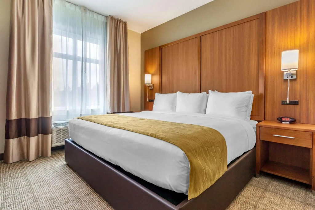 Comfort Inn & Suites Lakewood by JBLM