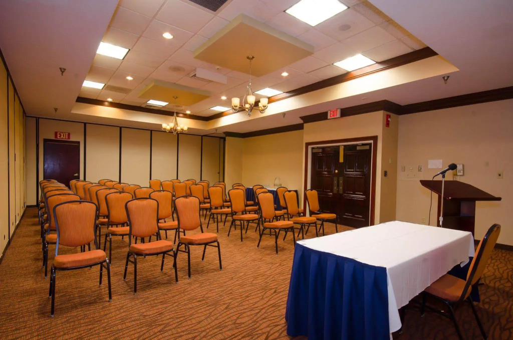 Quality Inn & Suites Downtown Mansfield