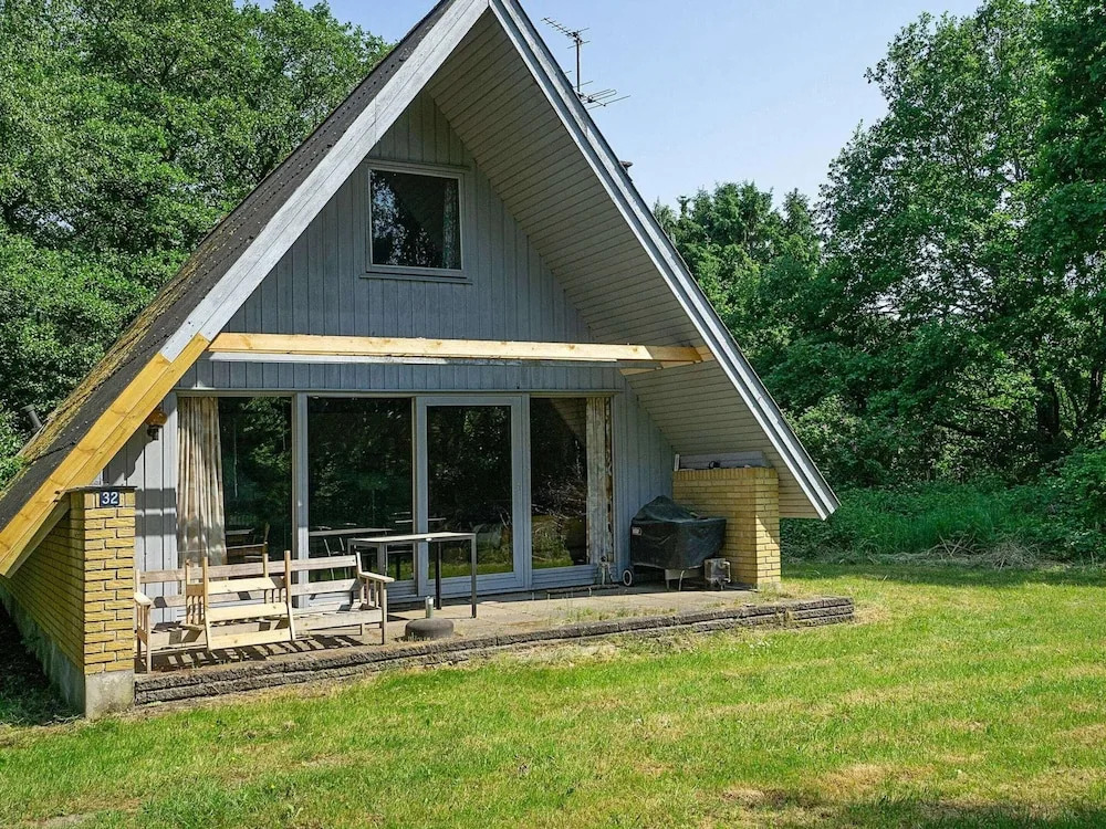 Spacious Holiday Home in Aakirkeby near Sea