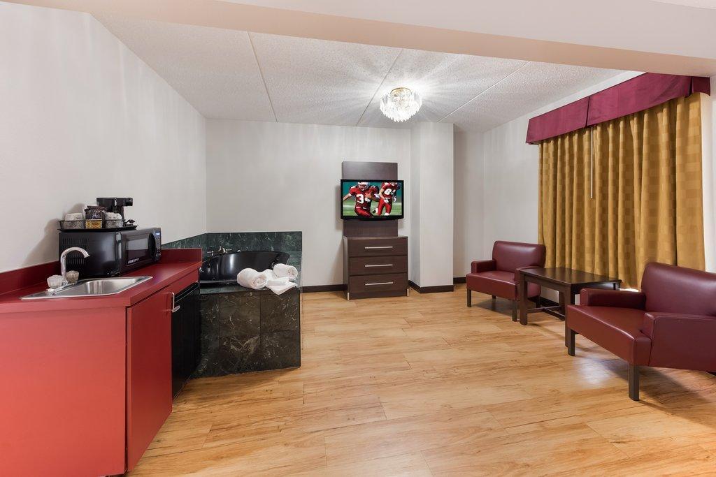 Red Roof Inn & Suites Columbus - West Broad
