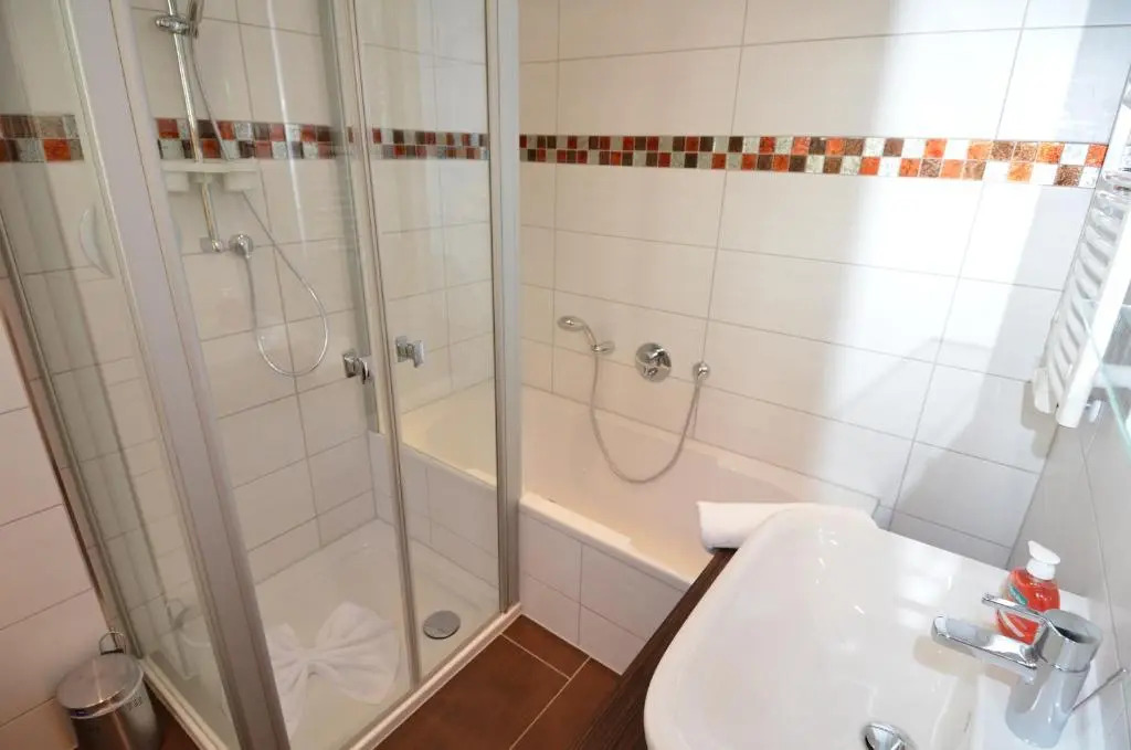 strandnahe FeWo mit 2 Schlafzimmern und Terrasse, Residenz Margarete, Binz