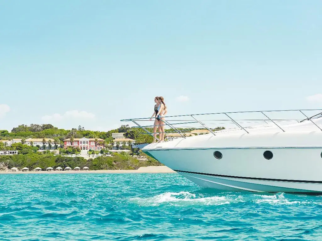 Mandola Rosa, A Resort to Live