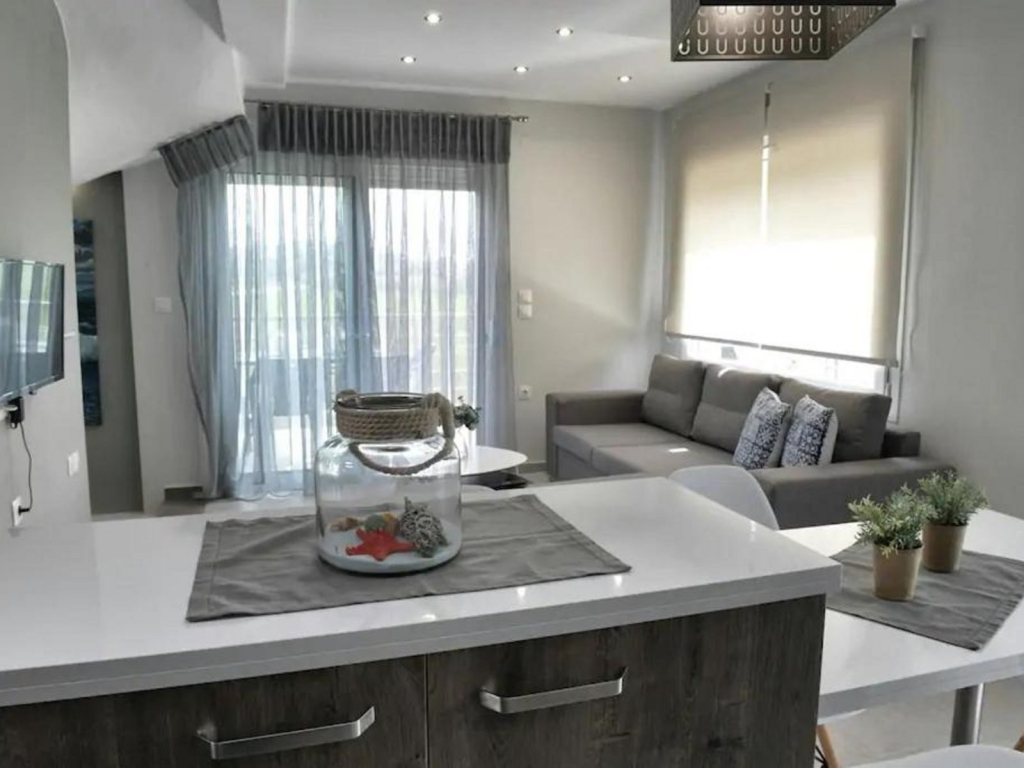 Crystallia SeaSide Maisonette by TravelPro Se...