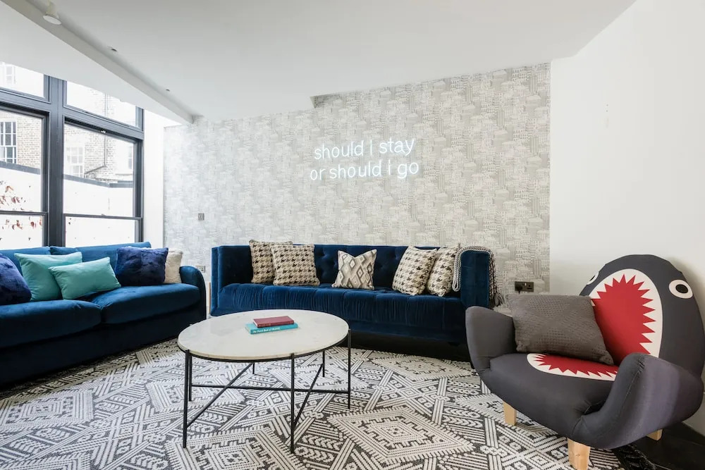 The Camden Chalet - Bright & Modern 3bdr Home With Balcony