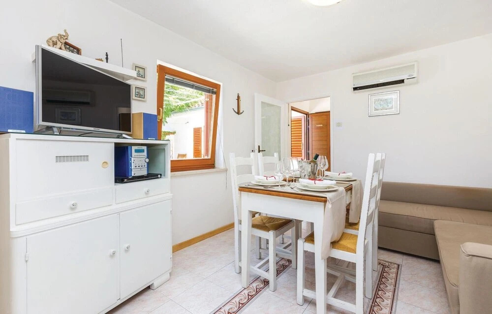 2 Bedroom Nice Home In Jadranovo