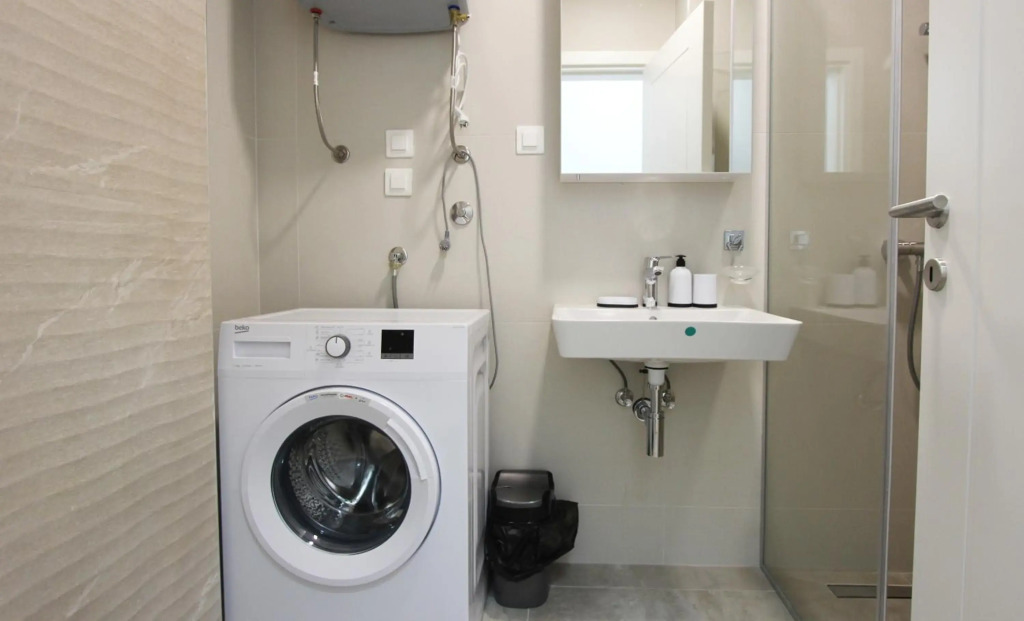 Lovely one bedroom apartment with parking space